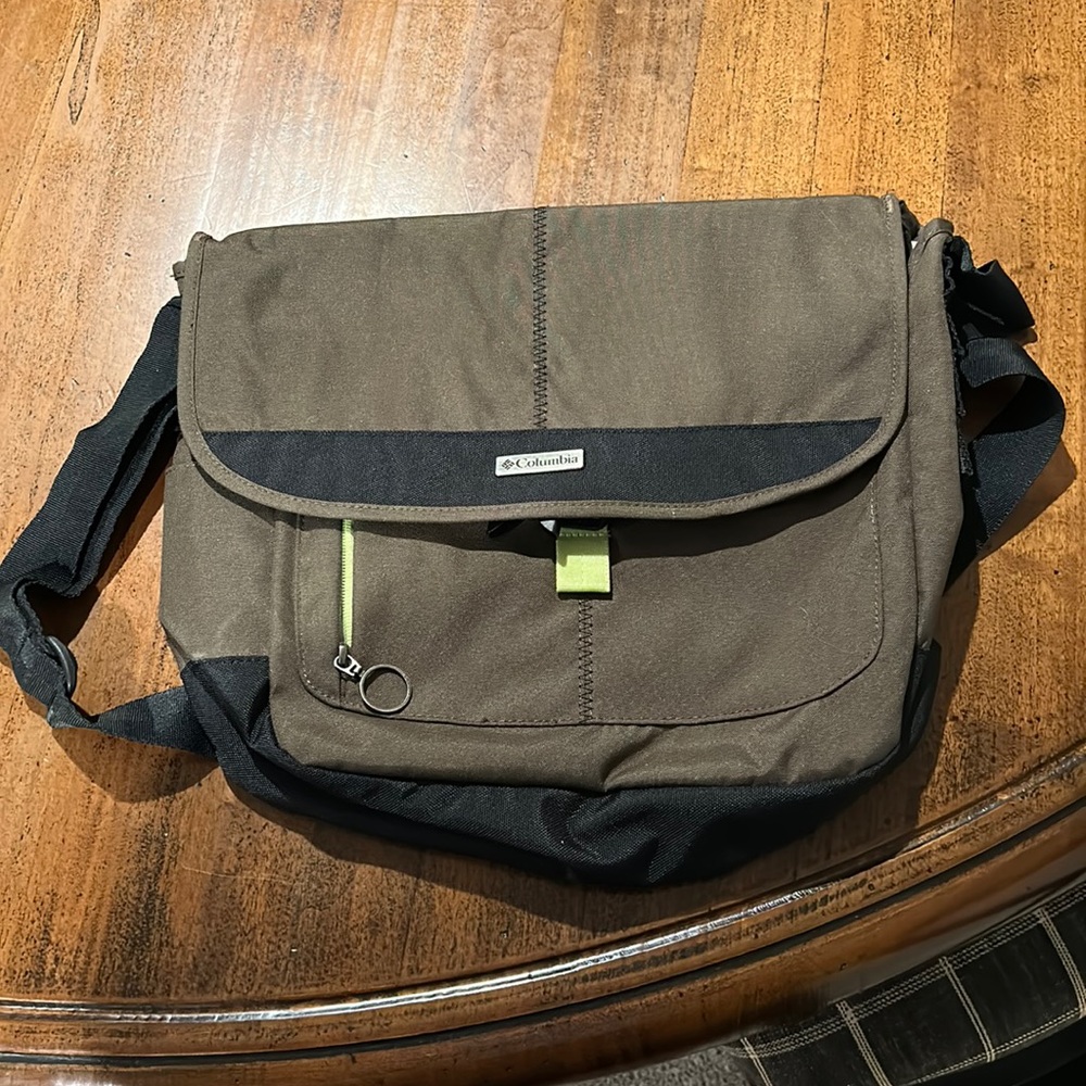 Columbia crossbody